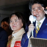 Japonya'da Shinzo Abe yeniden başbakan oldu