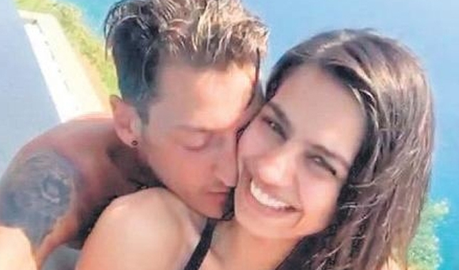 Amine Gülşe, Mesut'la yatak odasına servet döktü