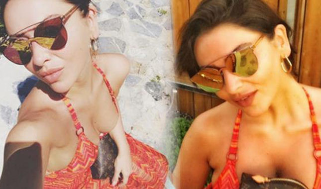 Hadise'den cesur tatil pozları