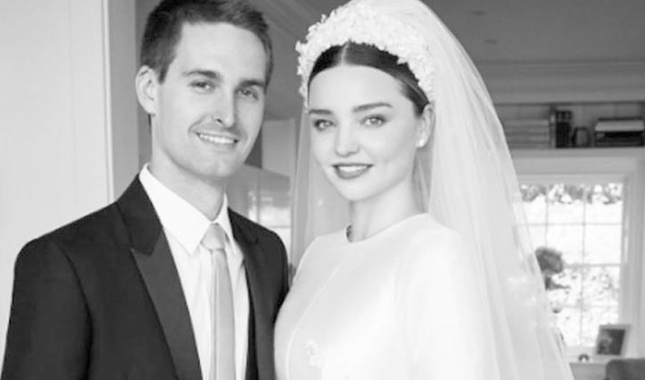 Miranda Kerr'in gelinlikli hali büyüledi