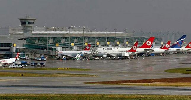 Sağanak yağış İstanbul'da hava ulaşımını vurdu