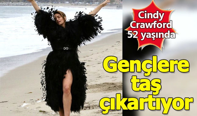 52 yaşındaki Cindy Crawford son haliyle gençlere taş çıkarıyor