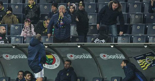 Aatıf Chahechouhe taraftarlarla kapıştı