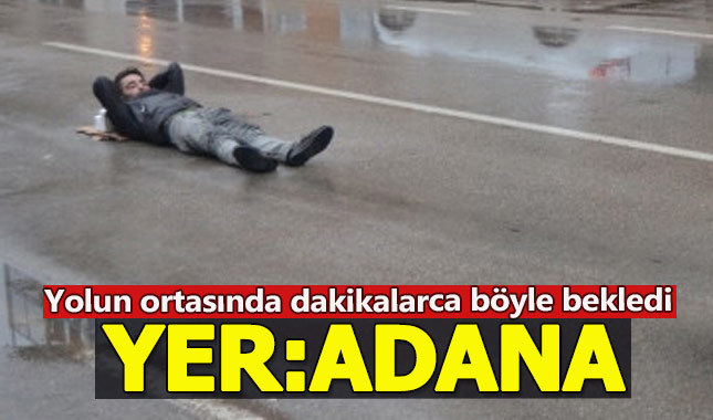 Adana'da kaza geçiren motosiklet sürücüsü ambulansı yolun ortasında bekledi