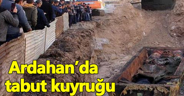 Ardahan'da Rus Generalin tabutu kuyruklar oluşturdu