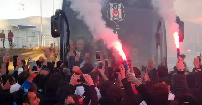 Beşiktaş taraftarı takımı protesto etti