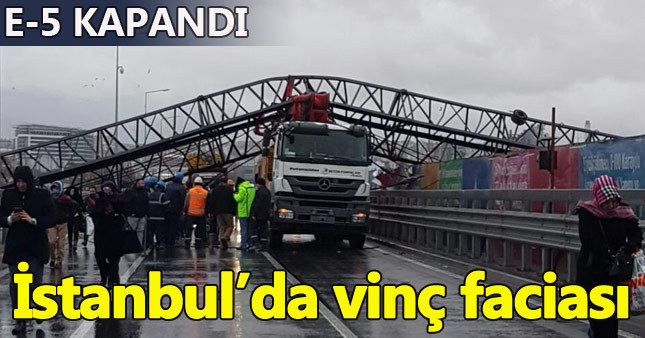 Beylikdüzü'nde devrilen vinç E-5'i kilitledi
