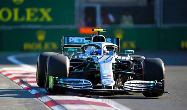 Bottas zirvede bitirdi