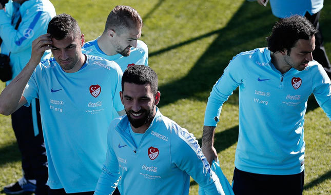 Burak Yılmaz'dan Arda Turan paylaşımı