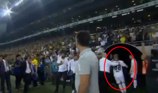 Caner Erkin, taraftarla tartıştı!