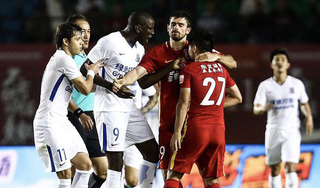 Demba Ba Çin'de çılgına döndü