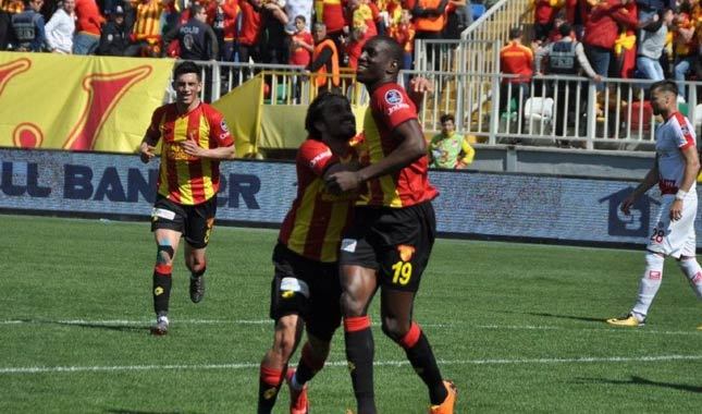 Demba Ba'dan Beşiktaş'a çalım