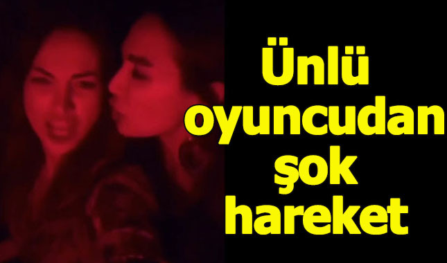 Eğlence esnasında Birce Akalay'dan şaşırtan el hareketi!