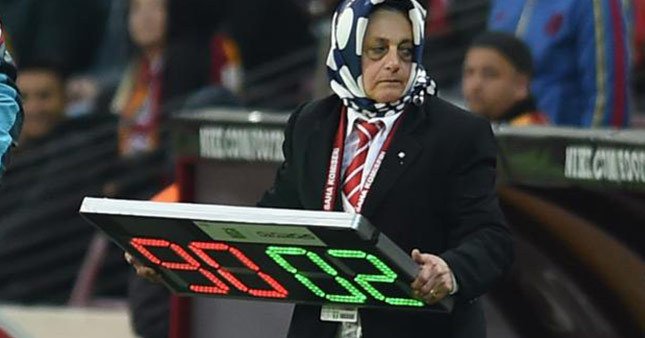Eşarpla çıktığım için dikkat çekti