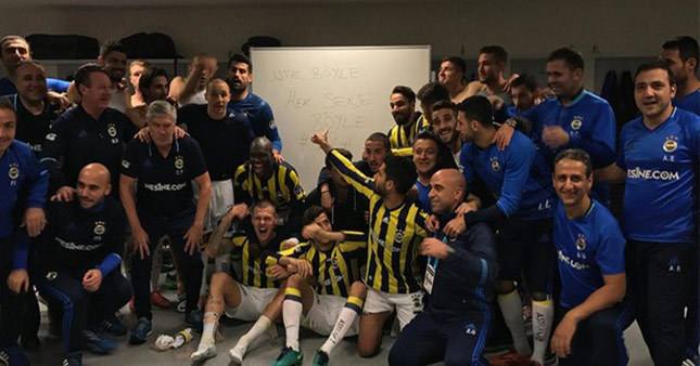 Fenerbahçe derbi zaferini kutluyor!