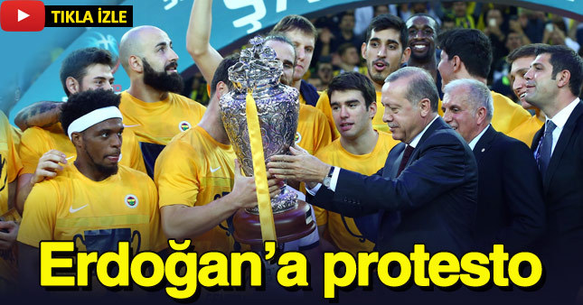 Fenerbahçe taraftarı Cumhurbaşkanı Erdoğan'ı ıslıkladı