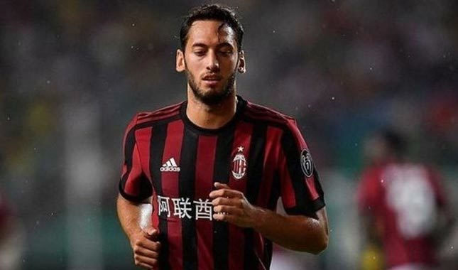 Hakan Çalhanoğlu Milan'dan ayrılıyor