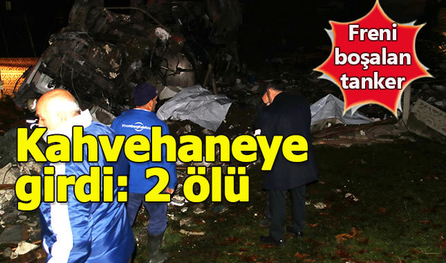 Kaynaşlı'da freni boşalan tanker kahvehaneye girdi
