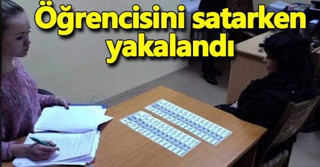 Öğretmen öğrencisini satarken yakalandı
