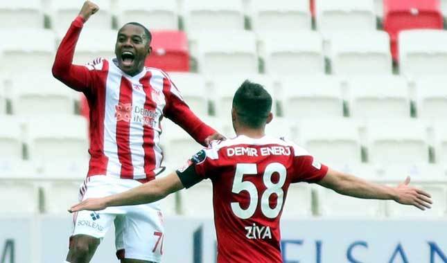 Robinho, Sivasspor'u sırtladı