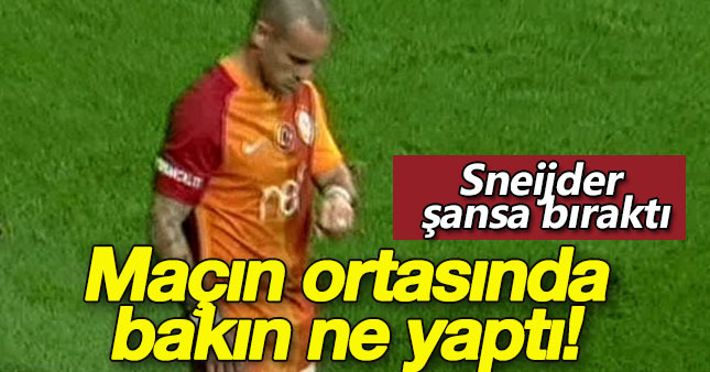 Sneijder'den maçın ortasında ilginç hareket