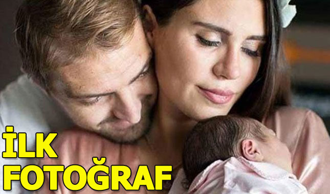 Şükran Ovalı-Caner Erkin çiftinin Mihran Ela ile ilk fotoğrafı