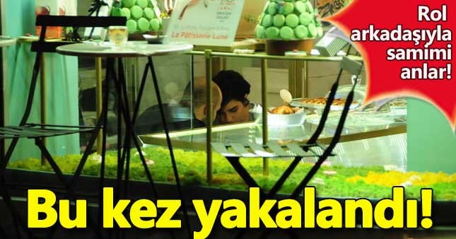 Tuba Büyüküstün rol arkadaşıyla fena yakalandı!