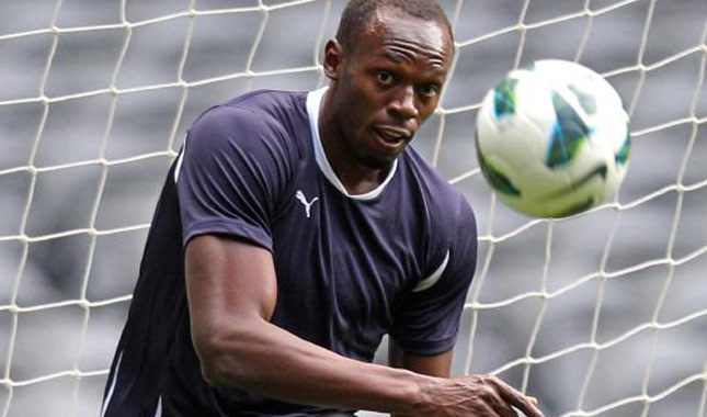 Usain Bolt yeşil sahalara iniyor
