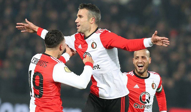 Van Persie Hollanda'da uçuşa geçti