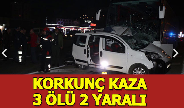 Yolcu otobüsü ile hafif ticari araç çarpıştı:3 ölü 2 yaralı
