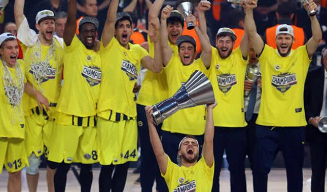 Zirvede Fenerbahçe yer aldı