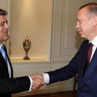 Abdullah Gül'den Erdoğan'a tebrik telefonu