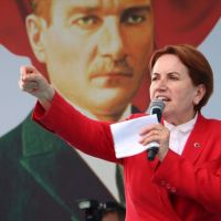 Akşener Niğde'den Erdoğan'a yüklendi!