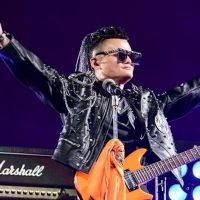 Alibaba'nın kurucusu rock konseriyle emekli oldu