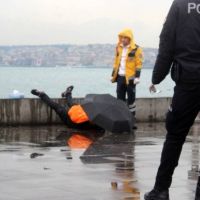 "Allah'a emanet olun" dedi! Kafasına sıktı