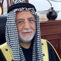 Arap şeyhi gibi giyinen rektör görevden alındı!