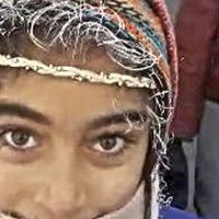 Ardahan'da öğrenciler okula giderken buz kesti