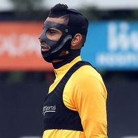 Belhanda 'Batman' olarak derbiye çıkacak
