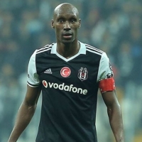Beşiktaş, Atiba Hutchinson ile sözleşmesini uzattı