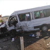 Bingöl'de minibüs ve otomobil kaza yaptı