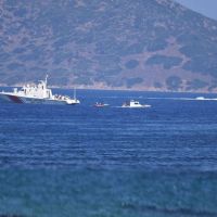 Bodrum'da göçmenleri taşıyan bot battı