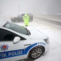 Bolu Dağı'nda kar nedeniyle ulaşım aksıyor