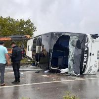 Çanakkale'de yolcu otobüsü devrildi: 1 ölü, 26 yaralı