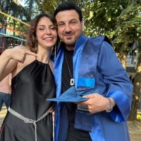 DAVUT GÜLOĞLU CÜBBE GİYDİ, KEP FIRLATTI!