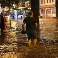 Denizli'de dolu ve yağmur sele dönüştü