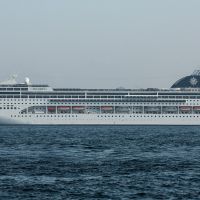 Dev kruvaziyer İstanbul'a 2 bin turist getirdi