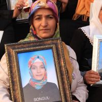 Diyarbakır anneleri kızlarını bekliyor