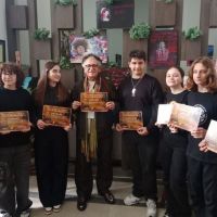 Dünya Sanat Günü'nde 39 Sanatçının eserleri Geleceğin Sanatçıları tarafından yorumlandı