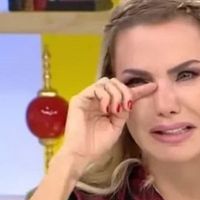 Ece Erken ev sahibine isyan etti