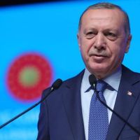 Erdoğan: Şovmenlerin maskesi bir senede düştü